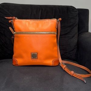 Dooney & Bourke Crossbody Zip Top Pebble Leather in Clementine